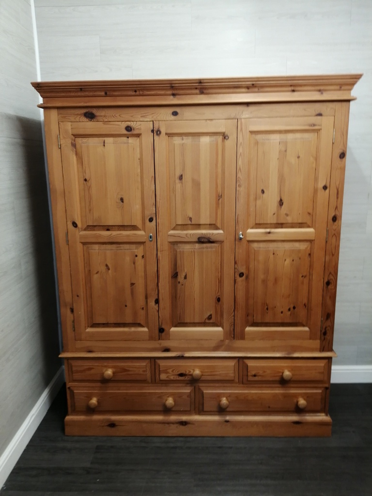 QUALITY SOLID PINE TRIPLE SIZE WARDROBE WITH BANK OF DRAWERS UNDER