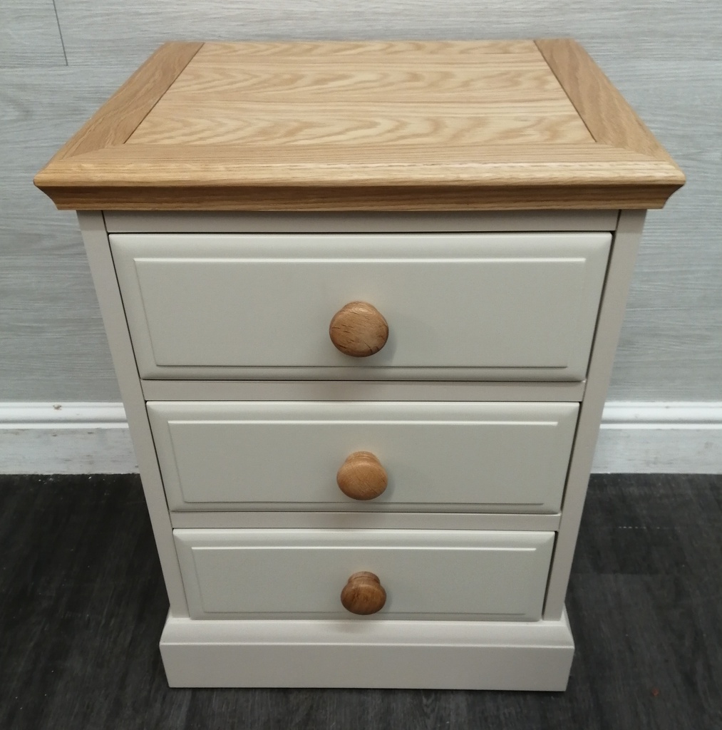 shaker style bedside chest