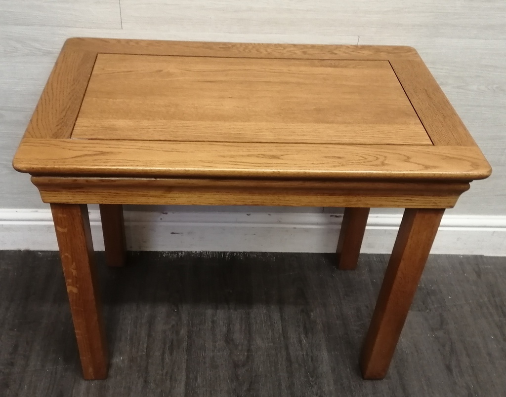 quality oak side /coffee table