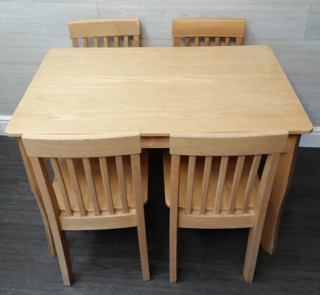 kids table and four chair set