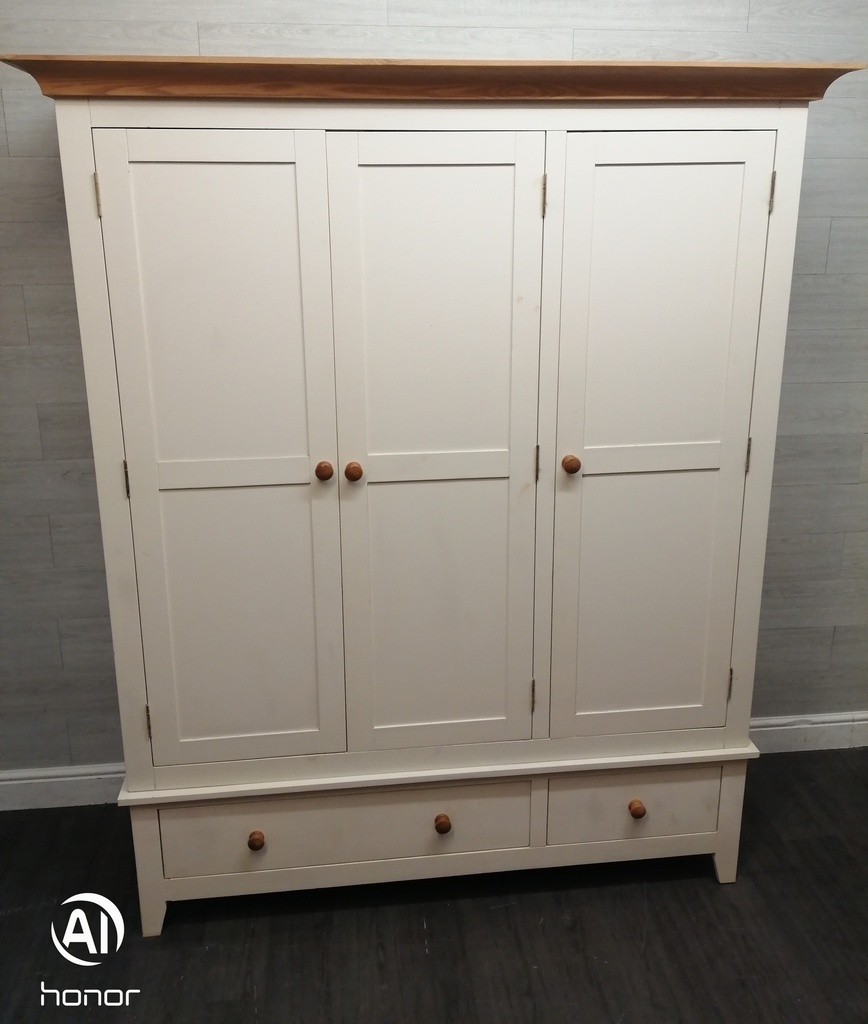 SHAKER STYLE CREAM TRIPLE WARDROBE