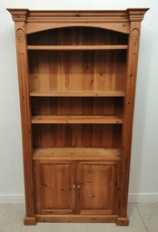 [HF14448] SOLID PINE CUPBOARD BASE BOOKCASE