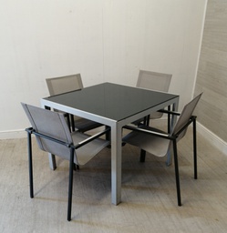 [HF14938] GREAT GARDEN TABLE AND 4 CHAIRS