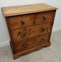 [HF15020] OLD PINE CHEST OF four DRAWERS