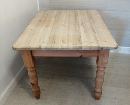 [HF15329] LOVELY 4ft SOLID PINE DINING TABLE