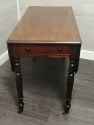 [HF15514] Antique Mahogany  Pembroke/dropleaf Table.