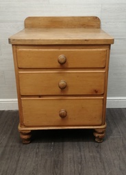 [HF16328] lovely old pine unusal size chest