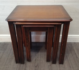 [HF16418] Nest of Three repro mahogany  Tables