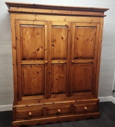 [HF16483] Quality triple size solid pine wardrobe  with drawers