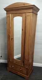 [HF16670] lovely old antique pine wardrobe